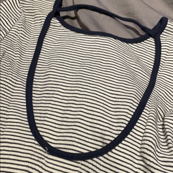 Beautiful striped backless top - Picture 2 of 3